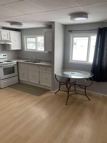 324 Gleichen Street, Gleichen, AB - Indoor Photo Showing Kitchen