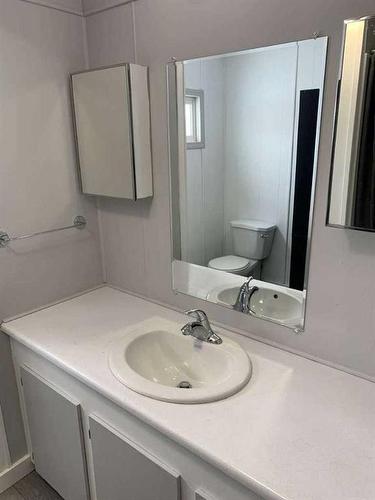 324 Gleichen Street, Gleichen, AB - Indoor Photo Showing Bathroom