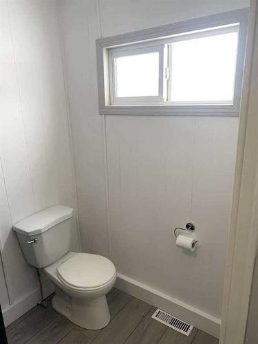 324 Gleichen Street, Gleichen, AB - Indoor Photo Showing Bathroom