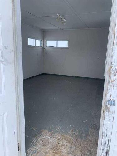 324 Gleichen Street, Gleichen, AB - Indoor Photo Showing Garage