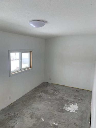 324 Gleichen Street, Gleichen, AB - Indoor Photo Showing Other Room