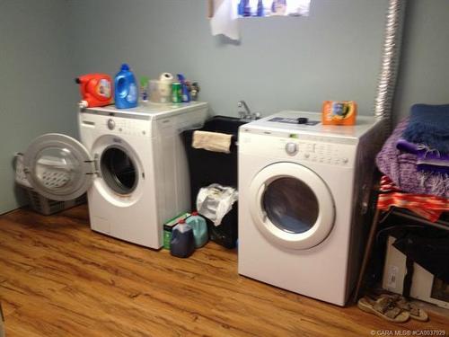 5114 Windsor Avenue, Coronation, AB - Indoor Photo Showing Laundry Room