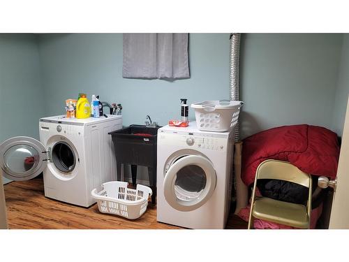 5114 Windsor Avenue, Coronation, AB - Indoor Photo Showing Laundry Room
