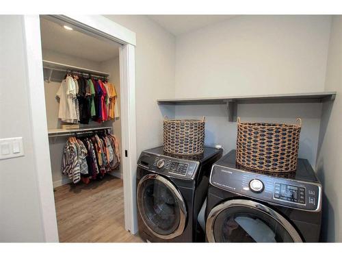 33 Larratt Close, Red Deer, AB - Indoor Photo Showing Laundry Room