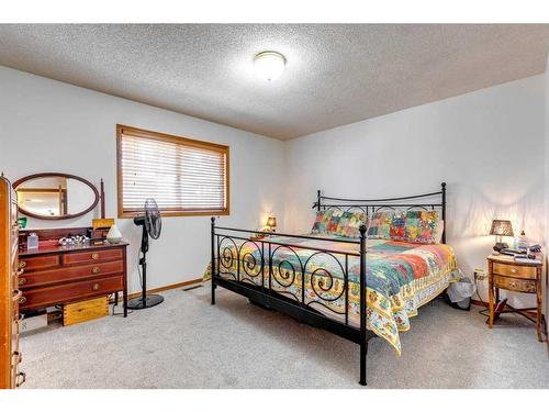 710 Hawkwood Boulevard Nw, Calgary, AB - Indoor Photo Showing Bedroom