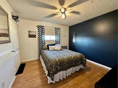 5204 60 Avenue, Ponoka, AB - Indoor Photo Showing Bedroom