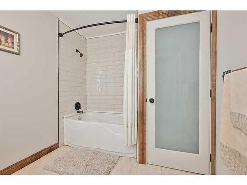 9 Cronquist Close, Red Deer, AB - Indoor Photo Showing Bathroom