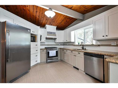 9 Cronquist Close, Red Deer, AB - Indoor Photo Showing Kitchen With Stainless Steel Kitchen