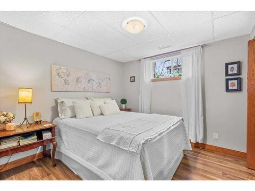 219 Jarvis Bay Drive, Jarvis Bay, AB - Indoor Photo Showing Bedroom