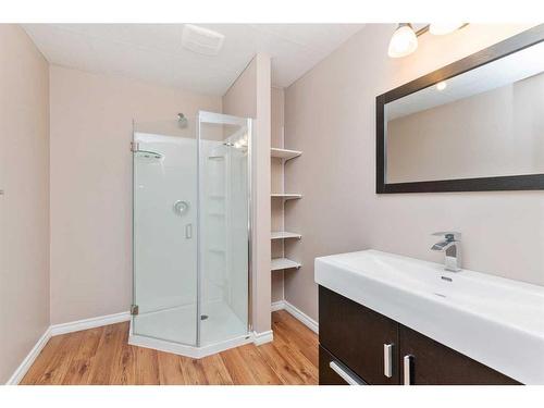 70 Morton Close, Penhold, AB - Indoor Photo Showing Bathroom