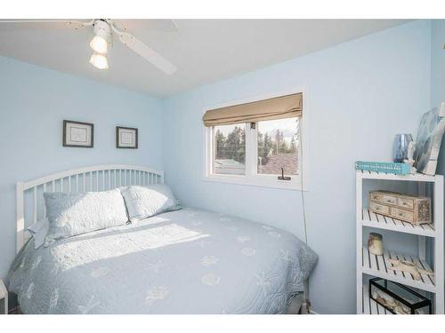 802 1 Avenue, Ma-Me-O Beach, AB - Indoor Photo Showing Bedroom