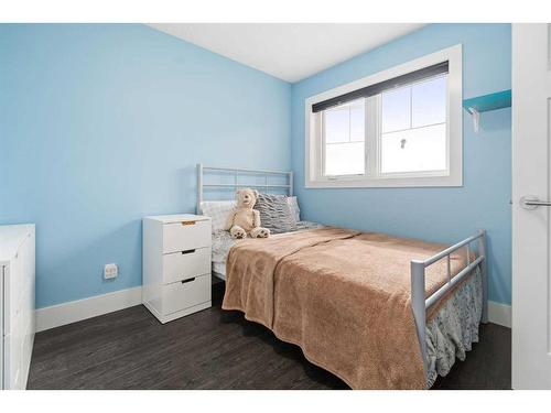 6 Lowden Close, Red Deer, AB - Indoor Photo Showing Bedroom