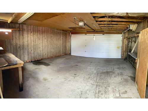 5916 55 Avenue, Red Deer, AB - Indoor Photo Showing Garage