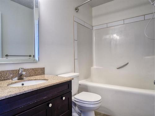 407 5 Avenue, Elnora, AB - Indoor Photo Showing Bathroom