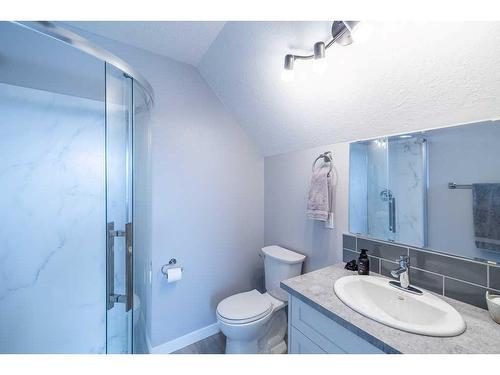 5006 41 Street, Sylvan Lake, AB - Indoor Photo Showing Bathroom