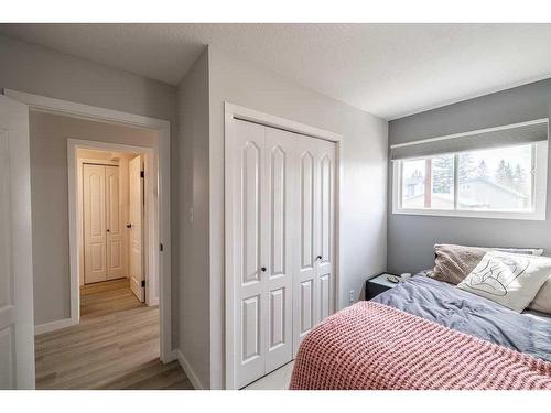 5006 41 Street, Sylvan Lake, AB - Indoor Photo Showing Bedroom