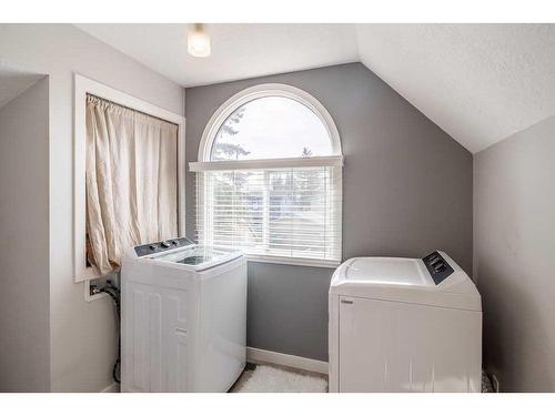 5006 41 Street, Sylvan Lake, AB - Indoor Photo Showing Laundry Room