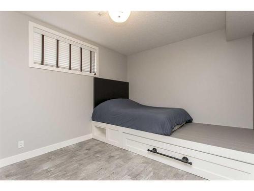 24 Violet Place, Red Deer, AB - Indoor Photo Showing Bedroom