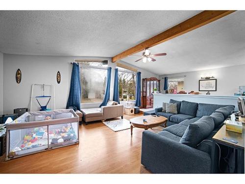 6203 49 Avenue, Camrose, AB - Indoor Photo Showing Living Room