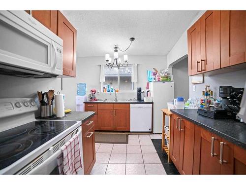 6203 49 Avenue, Camrose, AB - Indoor Photo Showing Kitchen