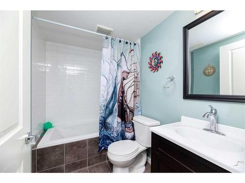 22 Richfield Crescent, Sylvan Lake, AB - Indoor Photo Showing Bathroom