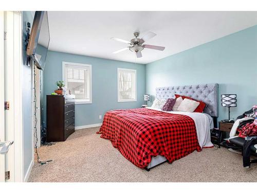 22 Richfield Crescent, Sylvan Lake, AB - Indoor Photo Showing Bedroom