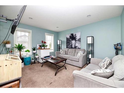 22 Richfield Crescent, Sylvan Lake, AB - Indoor Photo Showing Living Room