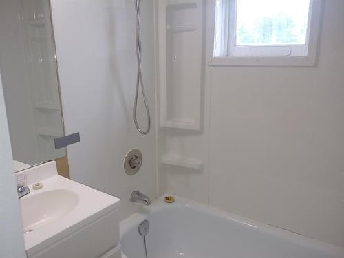 5501 36 Street, Red Deer, AB - Indoor Photo Showing Bathroom