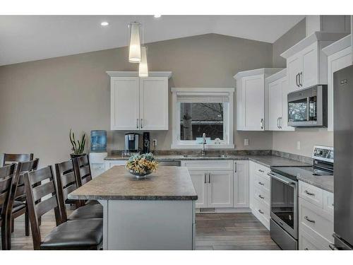 251 Lakeshore Dr, Grandview, AB - Indoor Photo Showing Kitchen