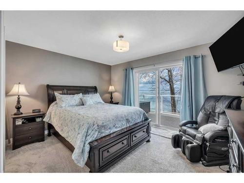 251 Lakeshore Dr, Grandview, AB - Indoor Photo Showing Bedroom