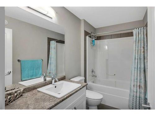 251 Lakeshore Dr, Grandview, AB - Indoor Photo Showing Bathroom