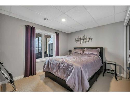 251 Lakeshore Dr, Grandview, AB - Indoor Photo Showing Bedroom