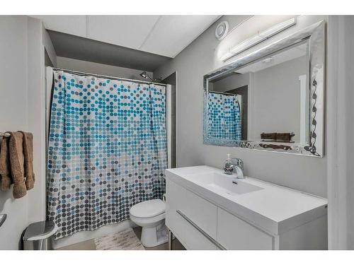 251 Lakeshore Dr, Grandview, AB - Indoor Photo Showing Bathroom