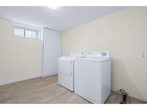 5118 43 Avenue, Red Deer, AB - Indoor Photo Showing Laundry Room