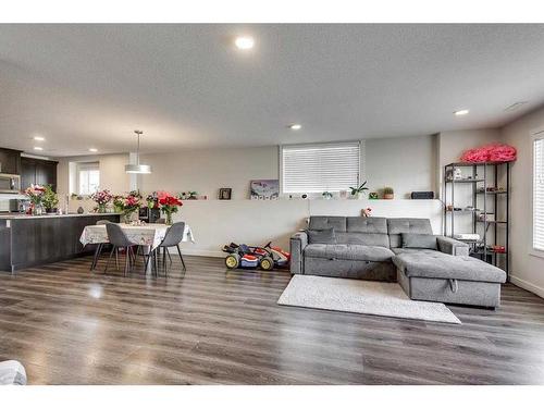 72 Lundberg Crescent, Red Deer, AB - Indoor Photo Showing Living Room