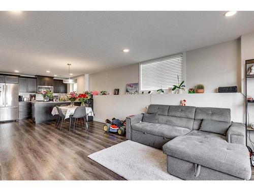 72 Lundberg Crescent, Red Deer, AB - Indoor Photo Showing Living Room