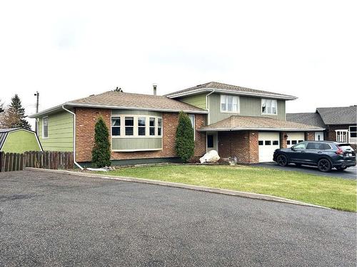 574 Crescent West, Forestburg, AB - Outdoor With Facade