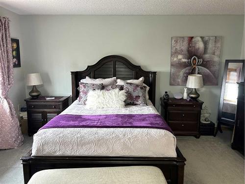 574 Crescent West, Forestburg, AB - Indoor Photo Showing Bedroom