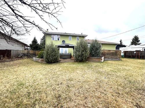 574 Crescent West, Forestburg, AB - Outdoor