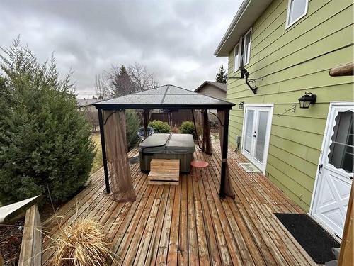 574 Crescent West, Forestburg, AB - Outdoor With Deck Patio Veranda With Exterior