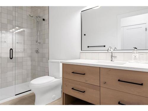 45 Longmire Close, Red Deer, AB - Indoor Photo Showing Bathroom
