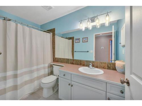 5810 44 Avenue, Rocky Mountain House, AB - Indoor Photo Showing Bathroom