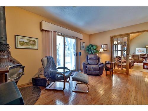 5215 67 Street, Ponoka, AB - Indoor Photo Showing Living Room