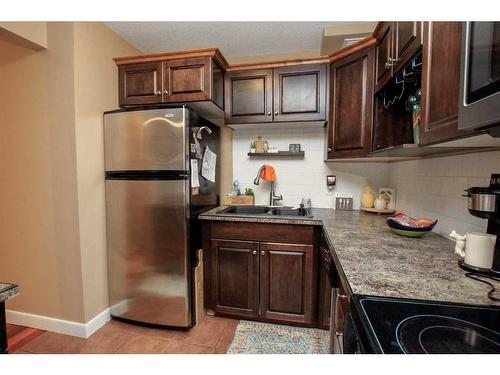 79-31 Alford Avenue, Red Deer, AB - Indoor Photo Showing Kitchen With Double Sink