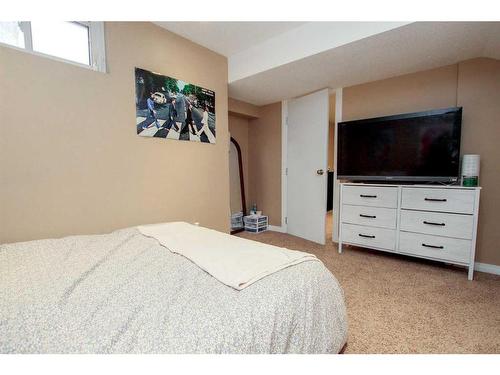 79-31 Alford Avenue, Red Deer, AB - Indoor Photo Showing Bedroom