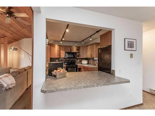 35 Lakeview Drive, Rural Ponoka County, AB - Indoor Photo Showing Kitchen