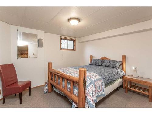 35 Lakeview Drive, Rural Ponoka County, AB - Indoor Photo Showing Bedroom