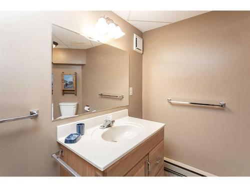 35 Lakeview Drive, Rural Ponoka County, AB - Indoor Photo Showing Bathroom