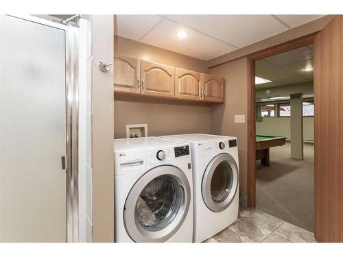 35 Lakeview Drive, Rural Ponoka County, AB - Indoor Photo Showing Laundry Room