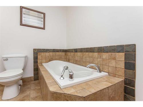 35 Lakeview Drive, Rural Ponoka County, AB - Indoor Photo Showing Bathroom